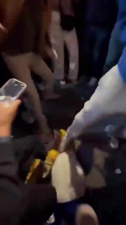驚！尼克斯大勝步行者后，哈利伯頓遭主場球迷群毆