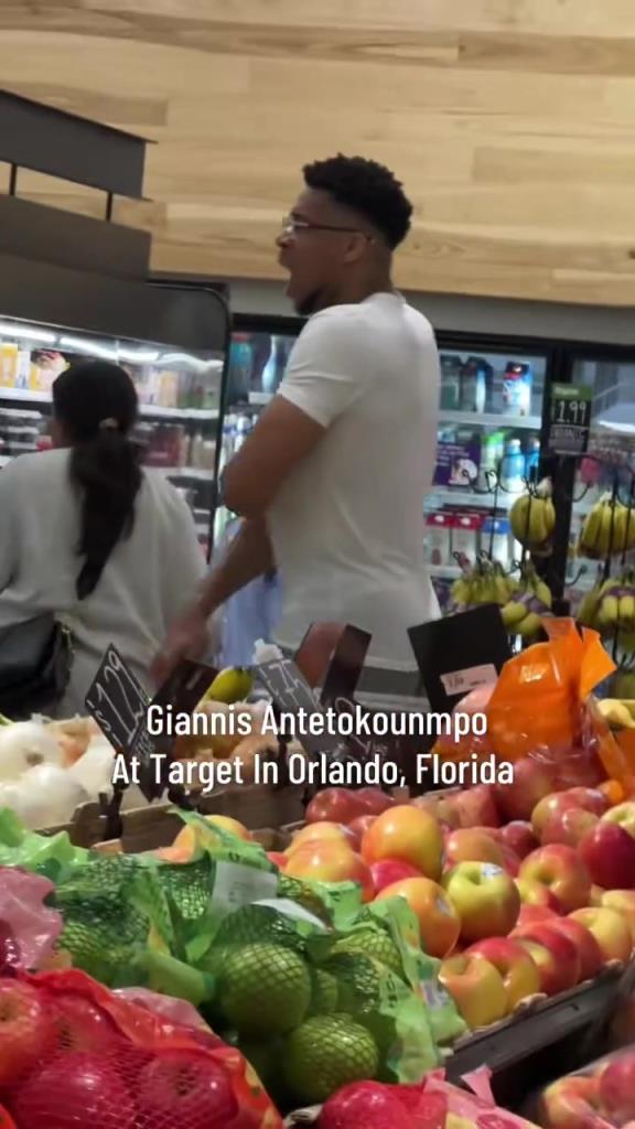 好男人??！字母哥在奧蘭多度假 陪妻子一起逛超市